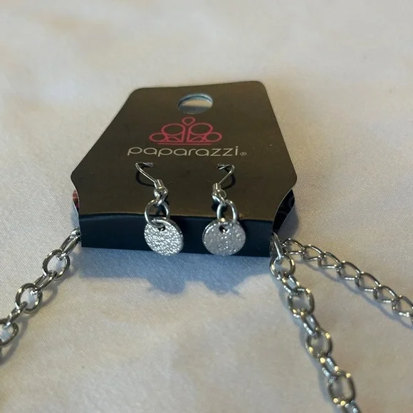 Silver and Green Pendant Necklace - Picture 7 of 7